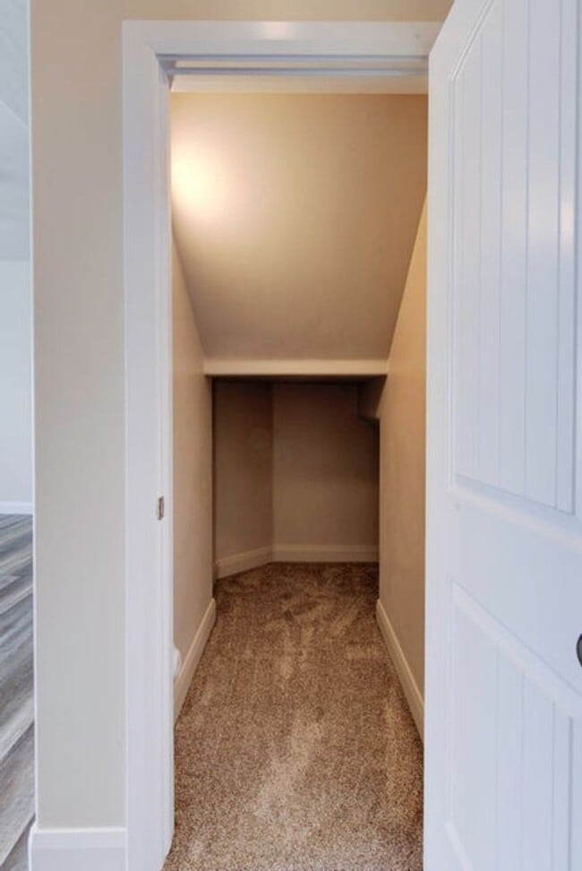 Building Photo - Shadow Cove Townhouse