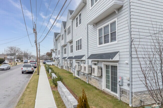 Building Photo - Fairfield Townhomes at Valley Stream