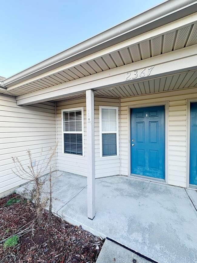 Building Photo - STUNNING Pond Views in this 2-Bed, 2-Bath Duplex