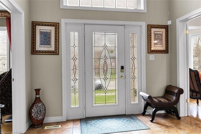 Building Photo - Executive 5-Bedroom Home for Rent in North London – Steps from Masonville