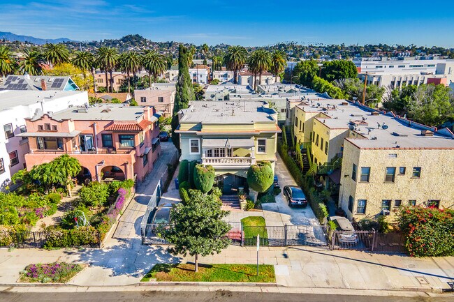 Building Photo - 1006 N Heliotrope Dr