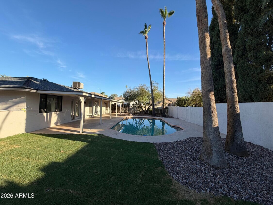 Foto del edificio - 6714 E Paradise Ln