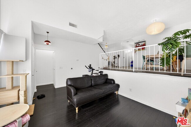 Foto del edificio - 9034 Willis Ave