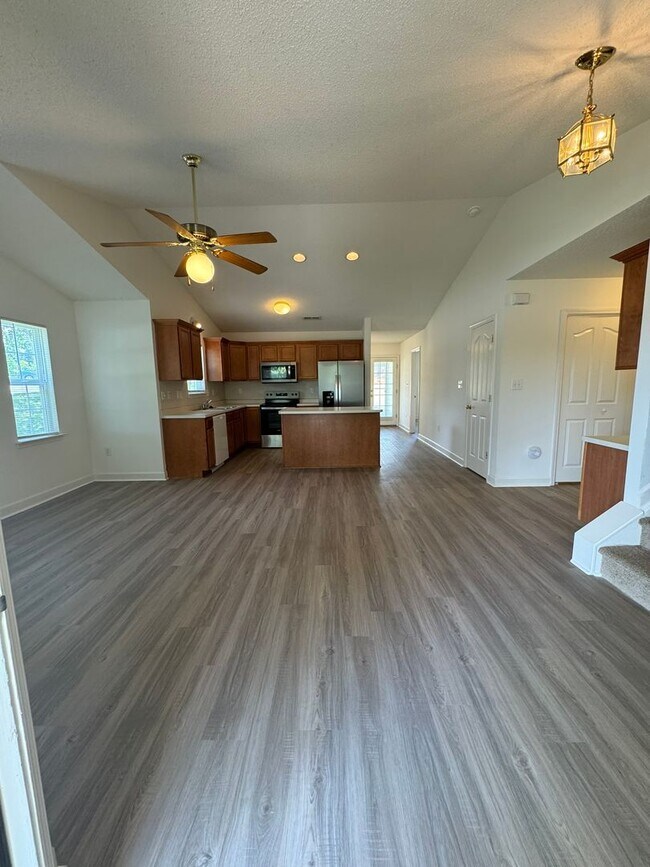 Foto del edificio - 129 Clusters Cir