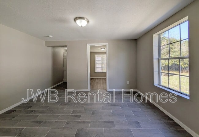 Building Photo - 1043 W 31st St