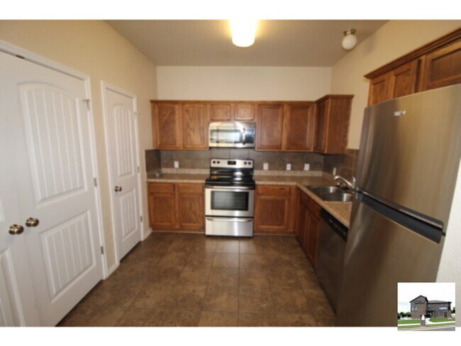 Foto del edificio - 917 Brookview Dr