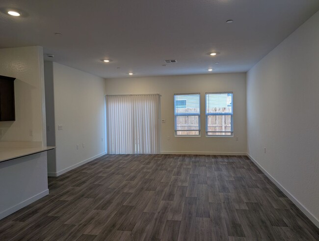 Foto del edificio - New construction home at Riverstone, moder...