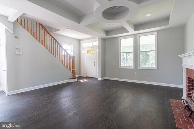 Building Photo - 5206 Belleville Ave
