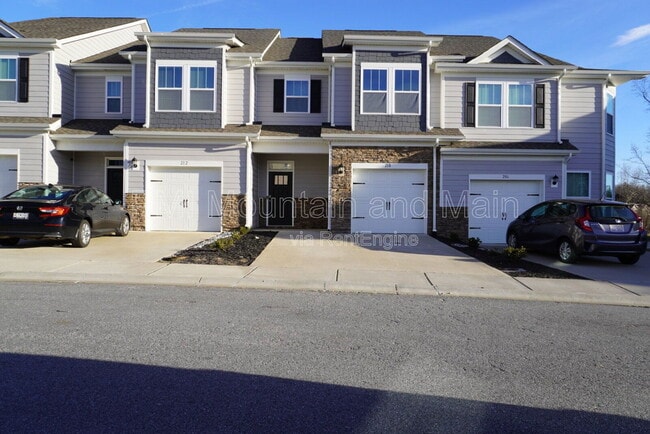 Building Photo - 210 Creekview Rd