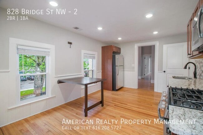 Foto del edificio - 828 Bridge St NW