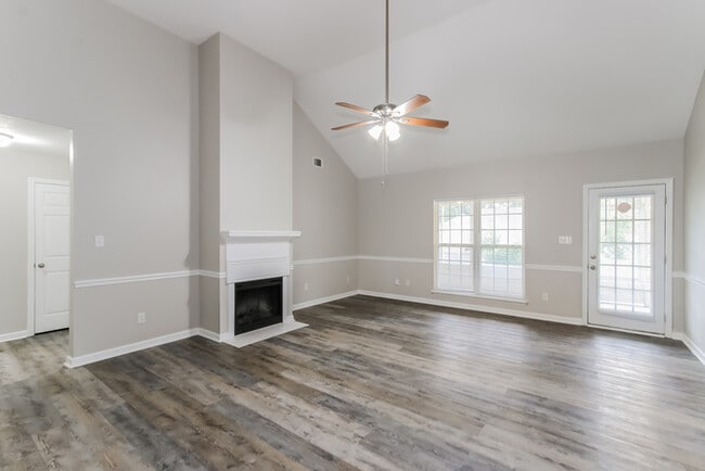 Foto del edificio - 6240 Freedom Cir