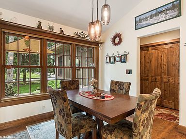 Building Photo - 1045 Creekview Dr