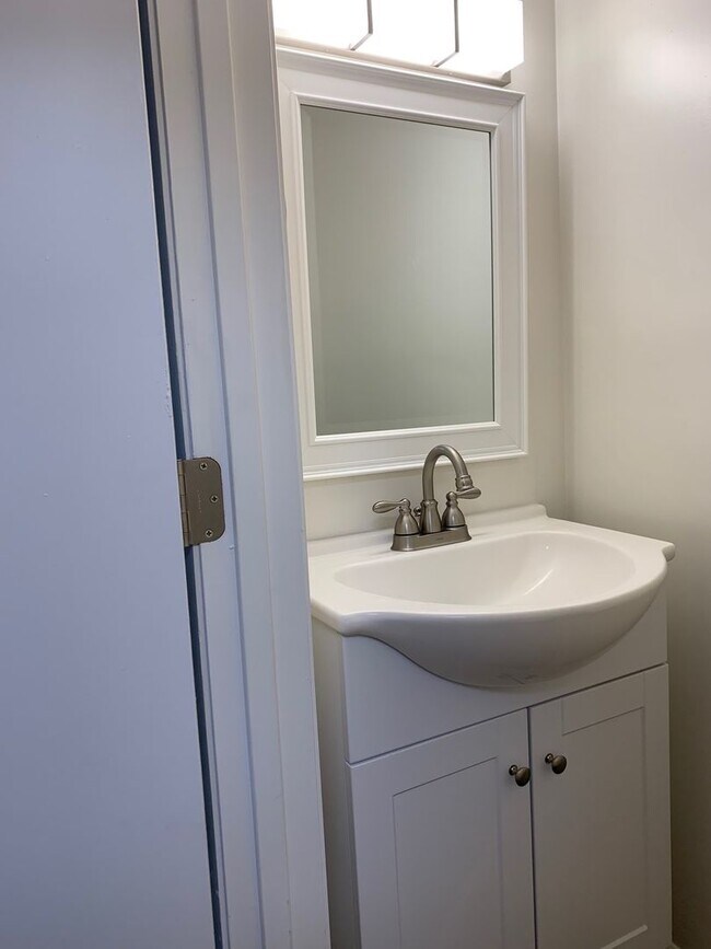Foto del edificio - 2 Bedroom 1.5 Bath Townhouse