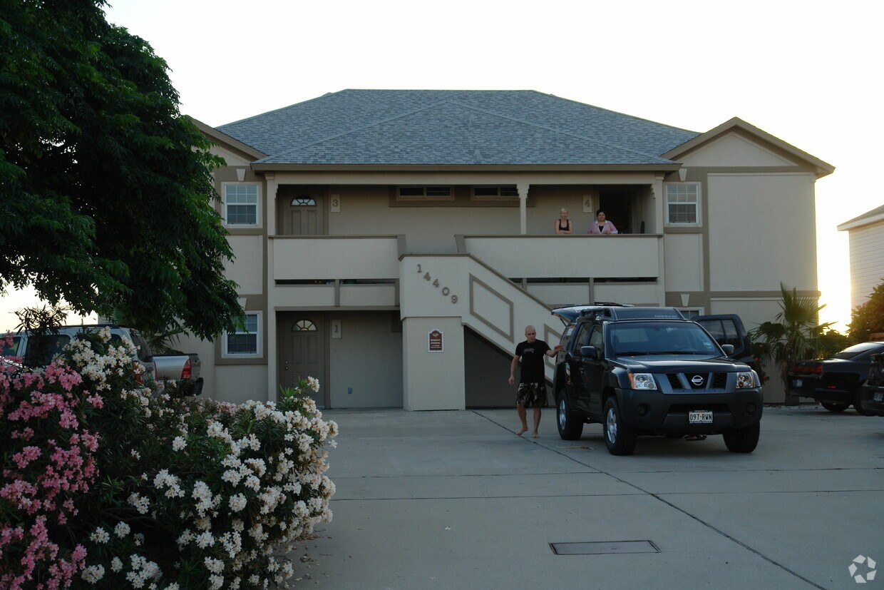 Building Photo - 14409-1-14409-4 Cabana East St