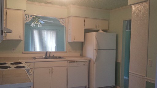 Building Photo - 9 Dulzura Way