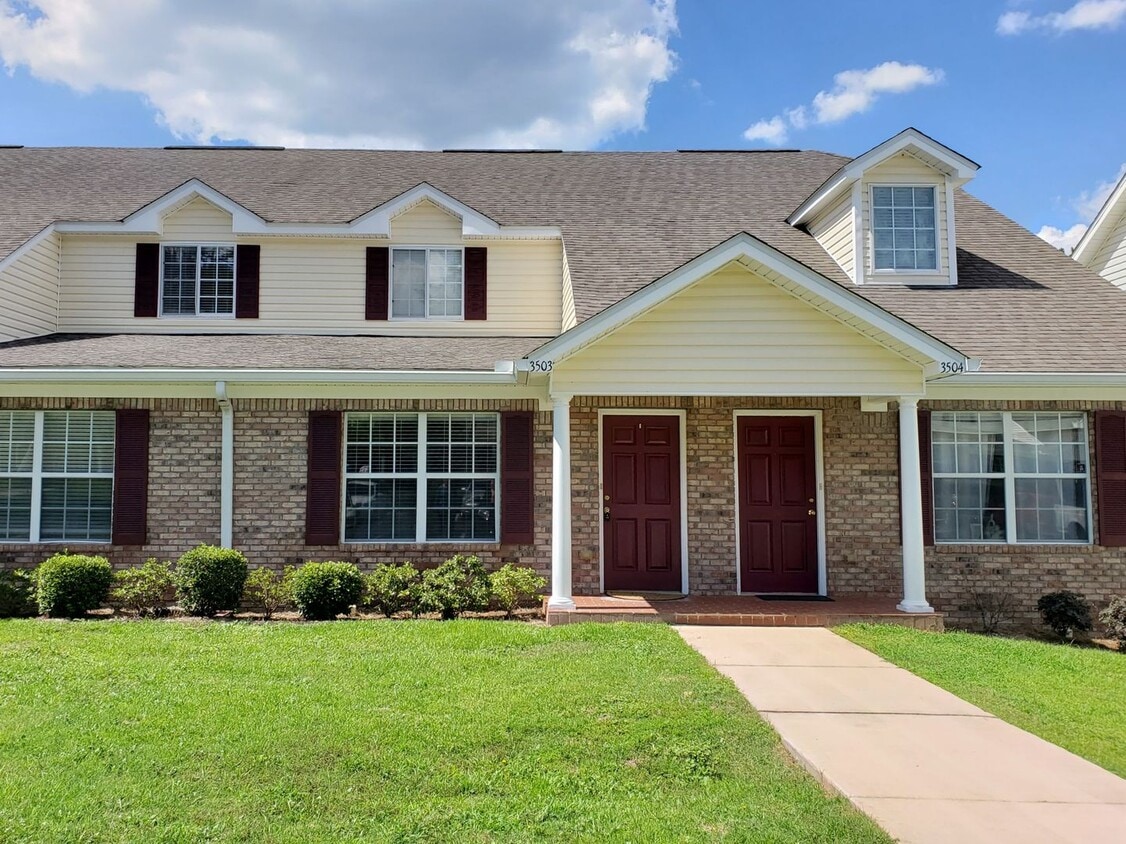 Large 3 bedroom town home with pool and gym for rent June 8, 2026 for $1650 per month - Large 3 bedroom town home with pool and gym for rent June 8, 2026 for $1650 per month