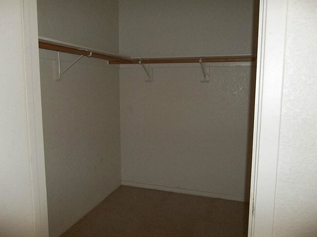 Building Photo - 221 Harris Dr