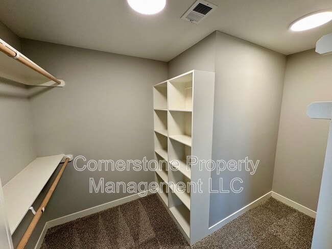 Building Photo - 8419 Valley Spring Dr