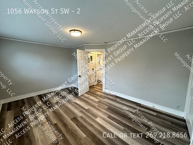 Building Photo - NW SW Side Nice Looking 2 Bedroom Close to...
