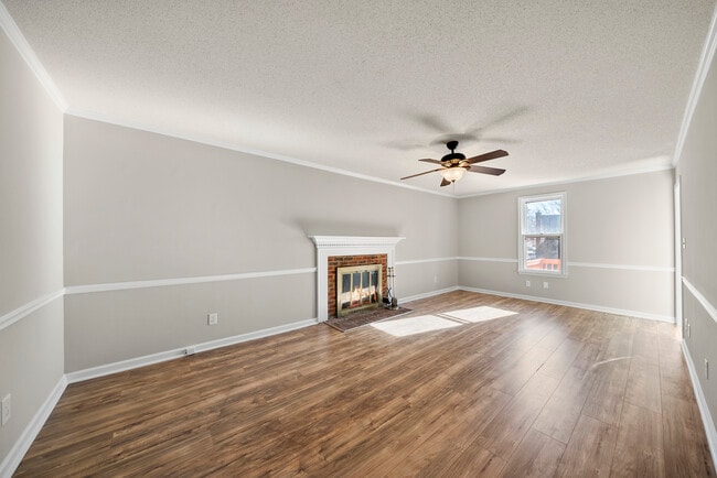 Building Photo - 7404 N Thorncliff Pl