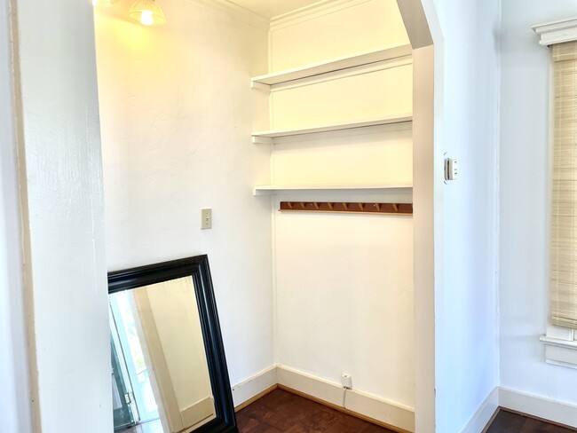 Alcove - 1534 Castillo St