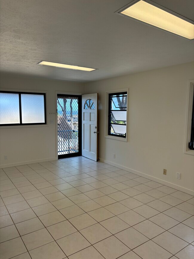 Building Photo - 3850 Kaimuki Ave