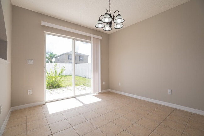 Building Photo - 1725 Portcastle Cir