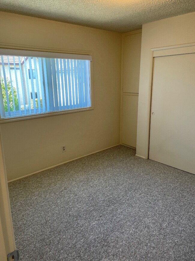 Building Photo - 307 N Curtis Ave