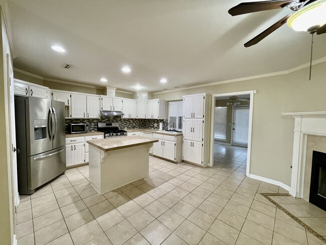 Large Kitchen - 115 Lakeside Dr
