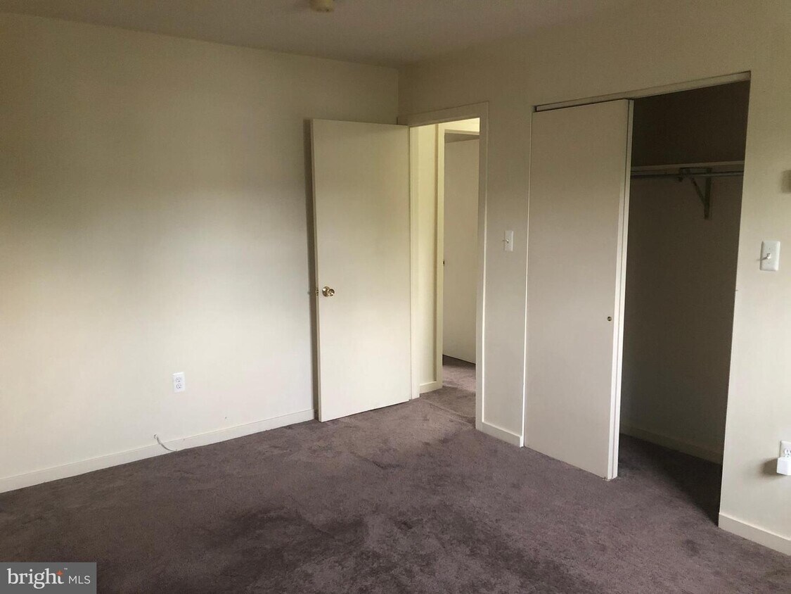 Foto principal - 1 Regency Dr