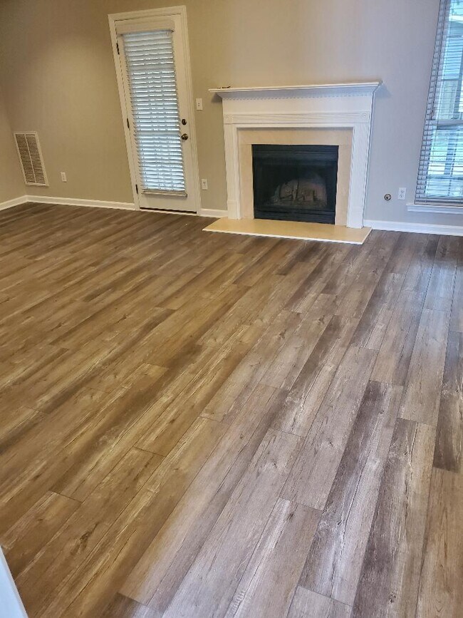 Building Photo - 608 Parkside Cir
