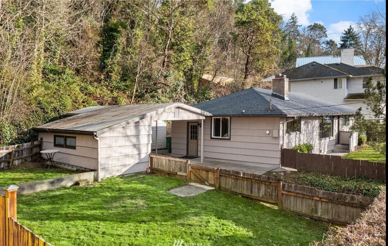 Foto principal - 5640 23rd Ave SW