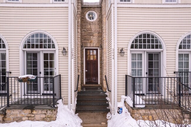 Entrance - 2642-2644 Prairie Ave