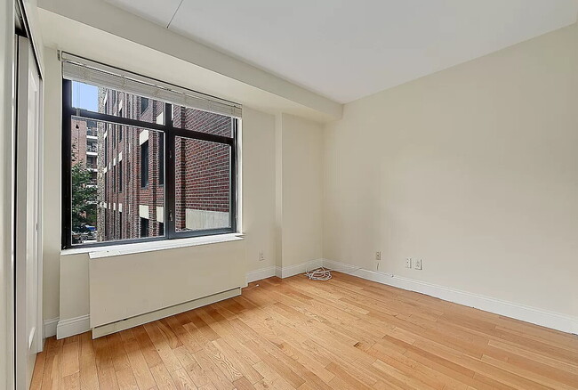 Foto del edificio - 2 bedroom 2 bathroom for immediate move in.