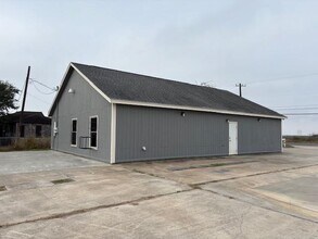Building Photo - 3278 N Main St