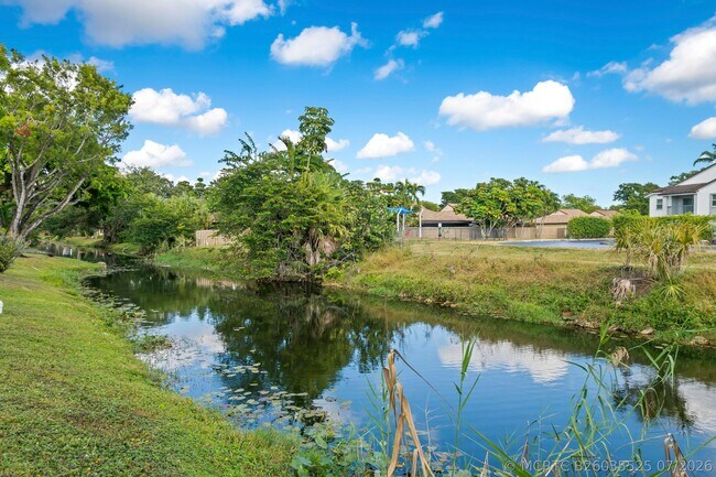 Foto del edificio - 2736 S University Dr