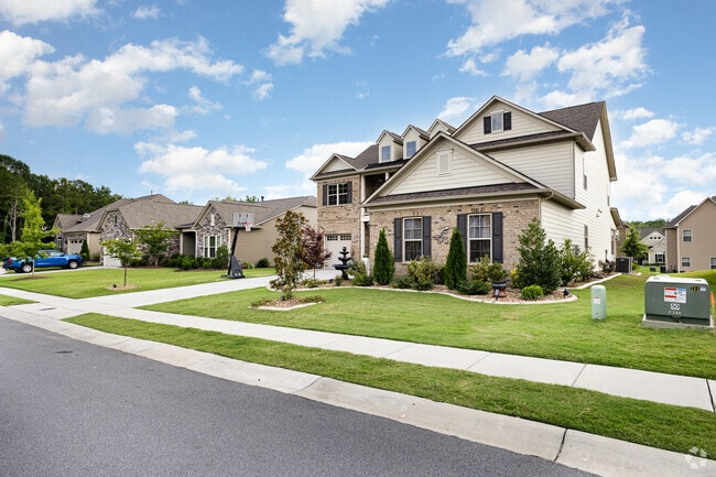 Building Photo - 6225 Majesty Ct