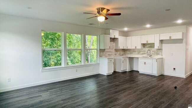 Building Photo - ? Brand-New Unit – 3 Bedrooms, 2.5 Bathroo...