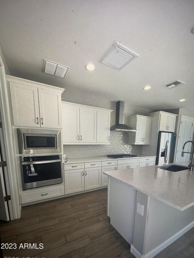 Building Photo - 2245 E Questa Dr