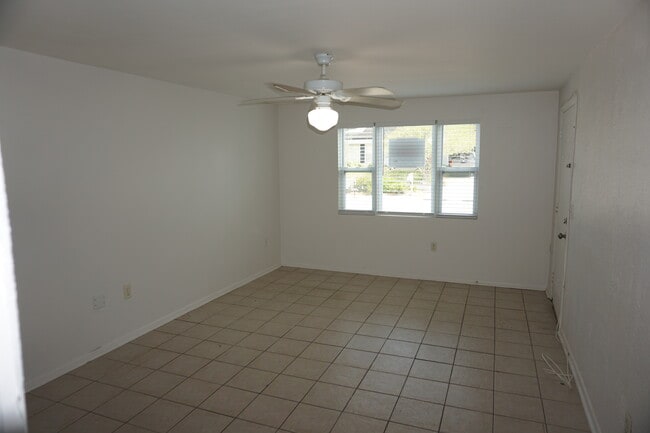 Building Photo - 611 Lyndhurst St