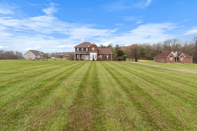 Foto del edificio - Lovely Single Family Home with Land