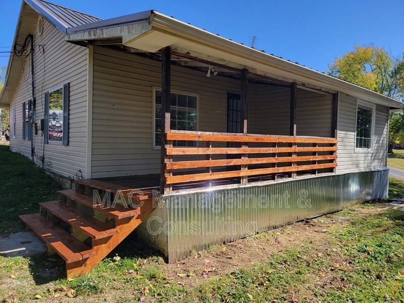Primary Photo - 360 Dudney Hill Ln