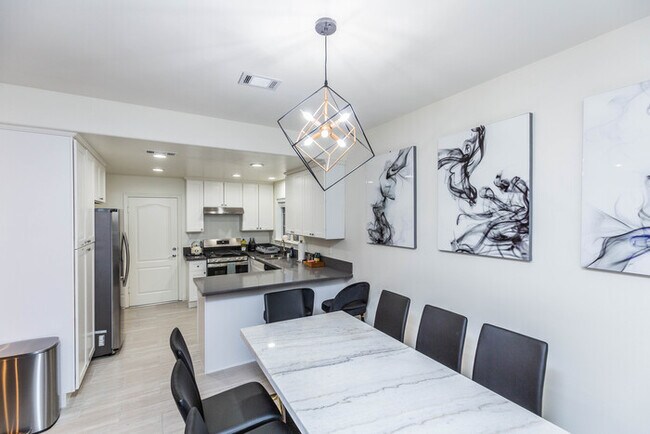 Foto del edificio - Newly Remodeled 5B4B. 2 mile from the Rose Parade!