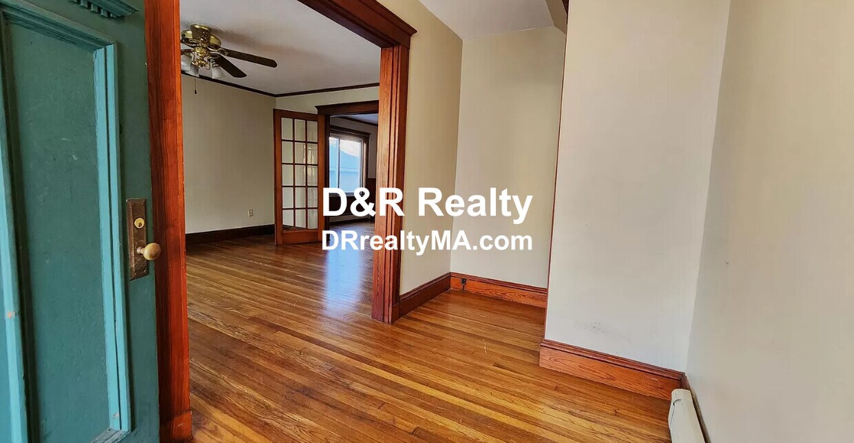 Primary Photo - 30 Holton St