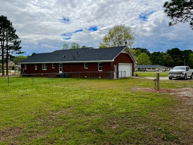 Building Photo - 5715 NC-581