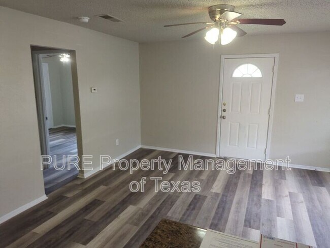 Building Photo - 512 Lenora Dr