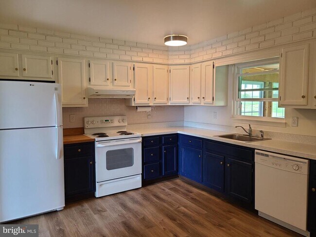 Foto del edificio - 4801 Regal Ln