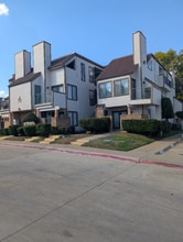 Building Photo - 2310 Bamboo Dr