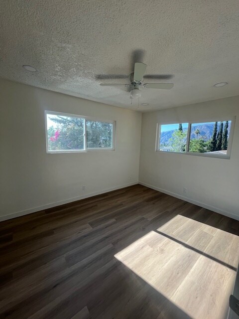 Foto del edificio - 10420 Commerce Ave