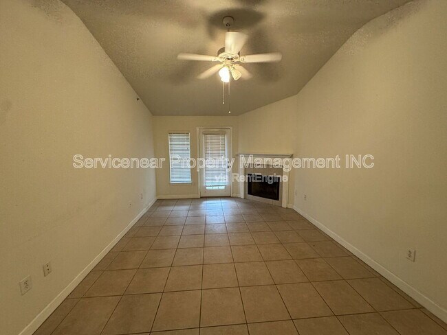 Foto del edificio - 18320 Bridle Club Dr